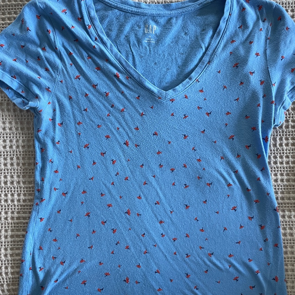 GAP Women's Blue V-Neck Top with Red Accents